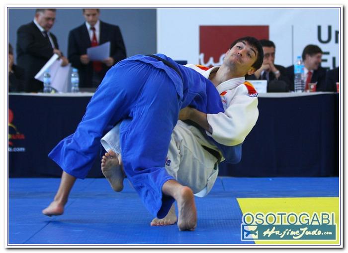 CEU2011 200038